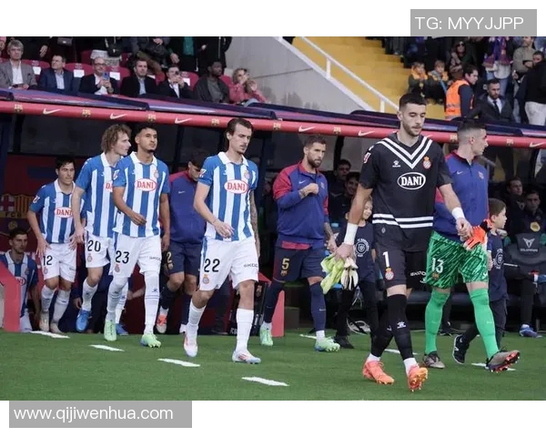 西班牙与瑞士热身赛精彩对决展现足球技艺与团队默契