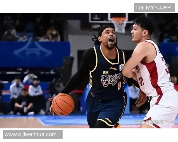 CBA激战广东队迎战南京同曦队全力争胜展现篮球魅力