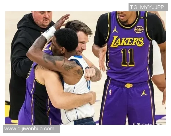 火箭队与湖人队激战正酣谁能在NBA赛场上笑到最后