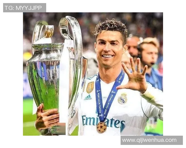 球迷疯狂冲场内夺C罗球衣欧冠赛场再现奇葩一幕