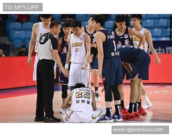 广厦与山东华数的激烈对决揭示了篮球战术与团队协作的完美结合 广厦与山东华数的激烈对决揭示了篮球战术与团队协作的完美结合