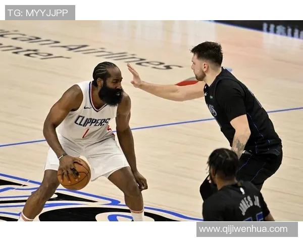 快船与掘金第五场激战回顾势均力敌的巅峰对决引发球迷热议 快船与掘金第五场激战回顾势均力敌的巅峰对决引发球迷热议